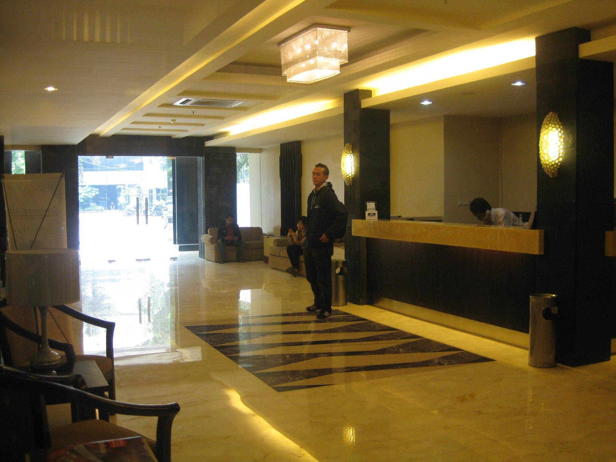 Rota International Hotel Giacarta Esterno foto
